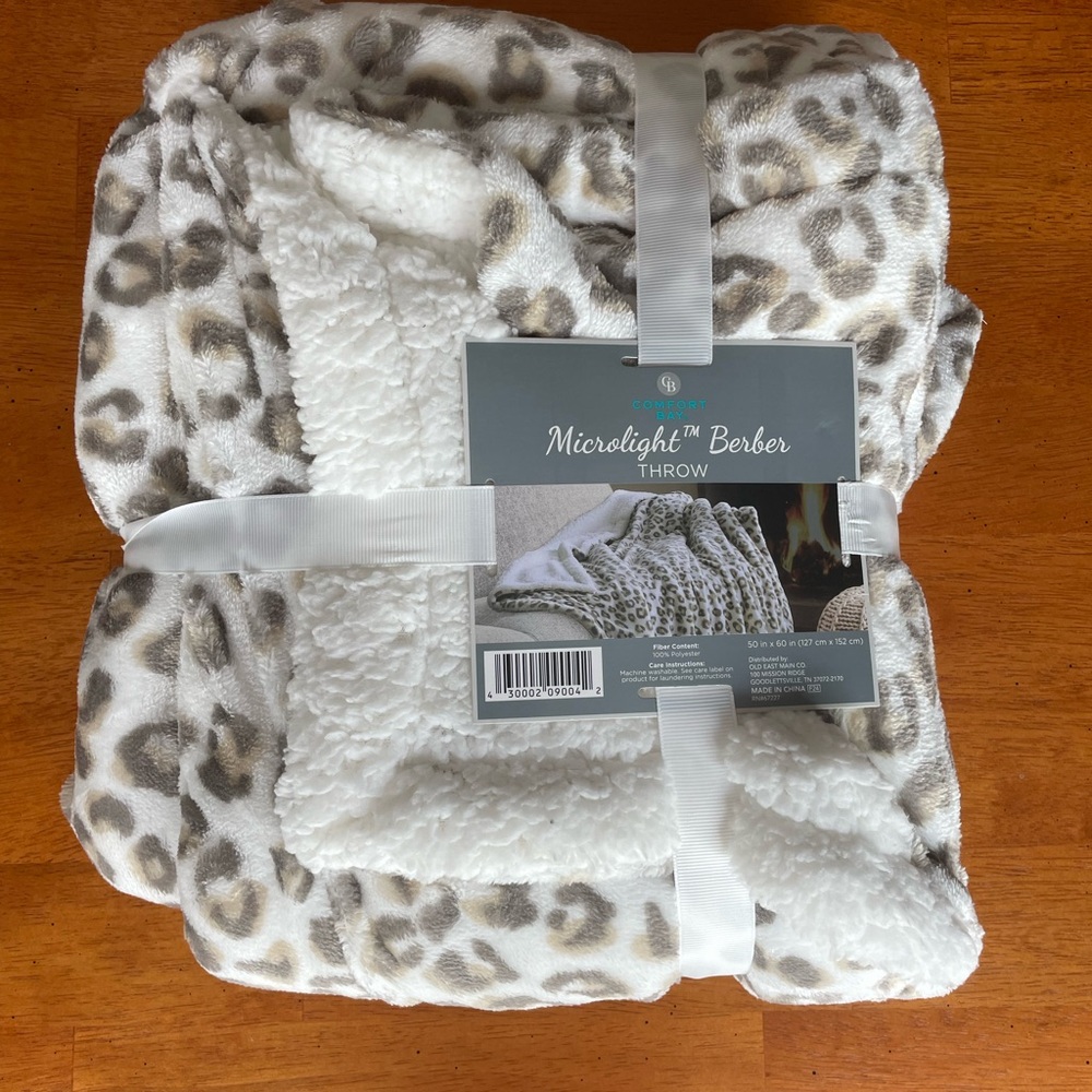 Comfort Bay Plush Blanket White and Tan Cozy Throw 50 x 60 inches NWT